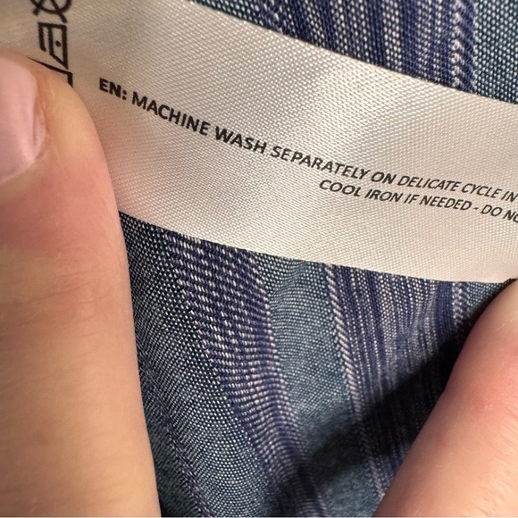 Ariat® Sleeveless Indigo Stripe,button-up Caroline top, western,beautiful,EUC - Picture 7 of 7